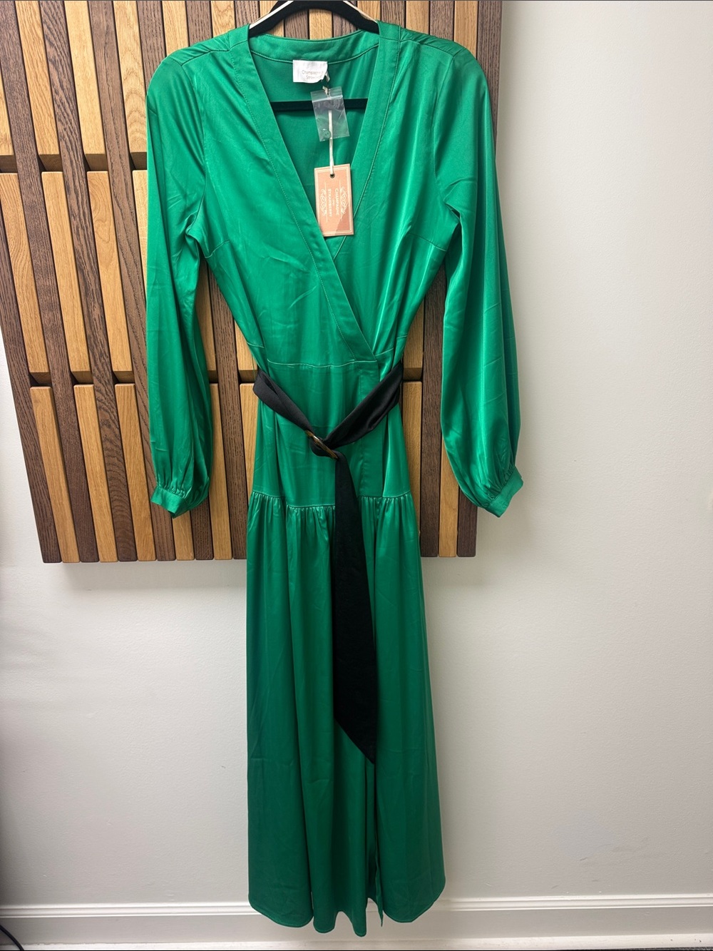 NWT Champagne & Strawberry Emerald Green Satin Wrap Belted Maxi Dress, size M